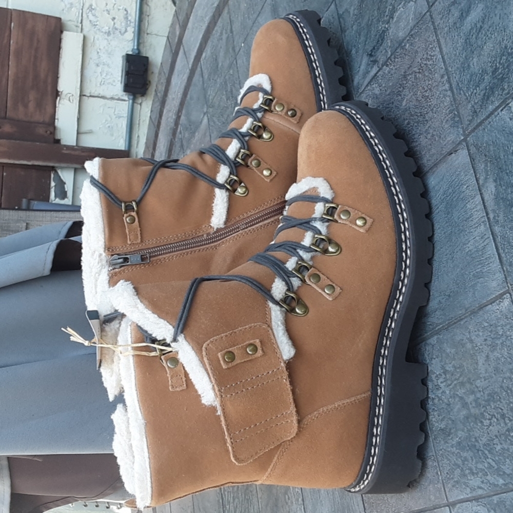 EARTH ANKLE BOOTIES NWT